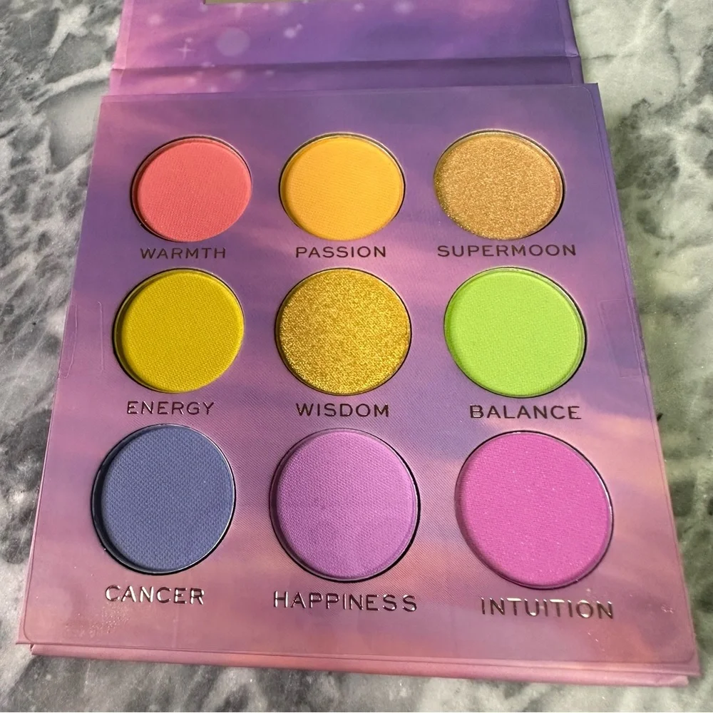 New Revolution Lenkalul Celestial Dreams‎ Eyeshadow Palette